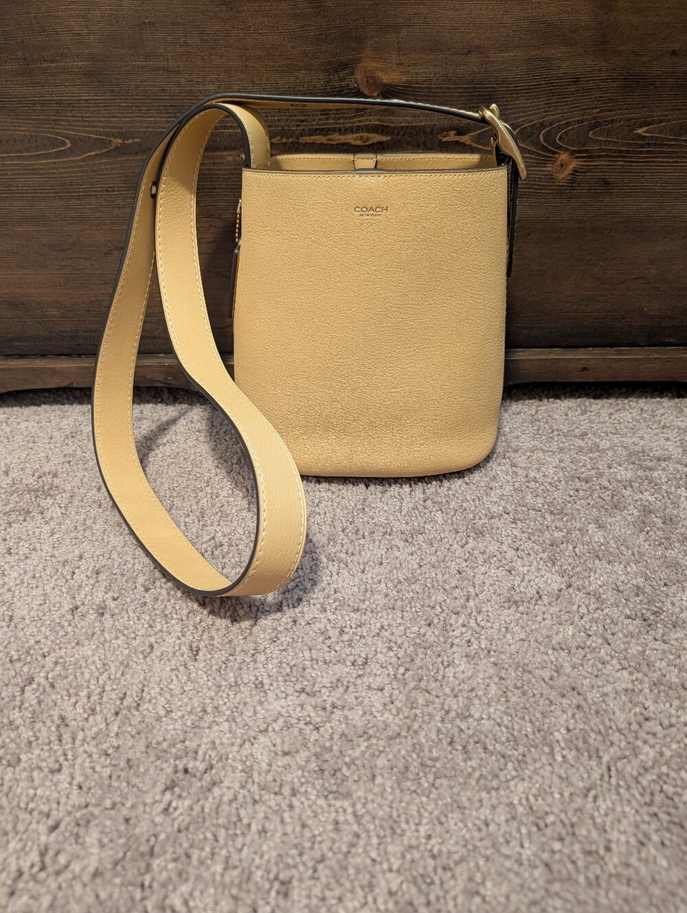 Coach Bleecker Bucket Bag 21 in Vanilla